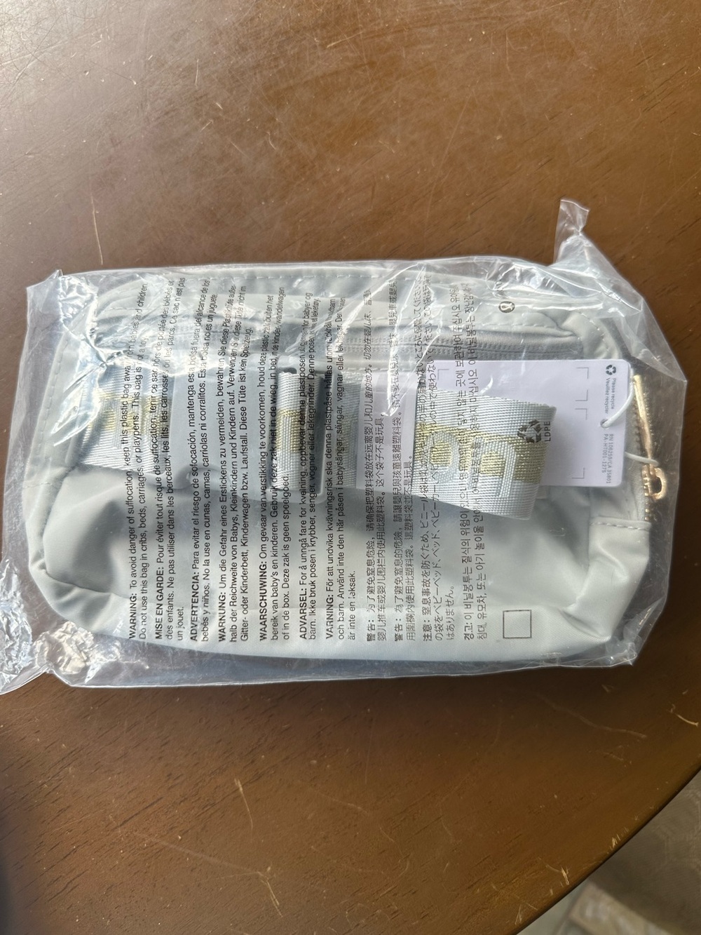 lululemon athletica Light Gray & Gold Everyday Crossbody Belt Bag - Picture 7 of 7
